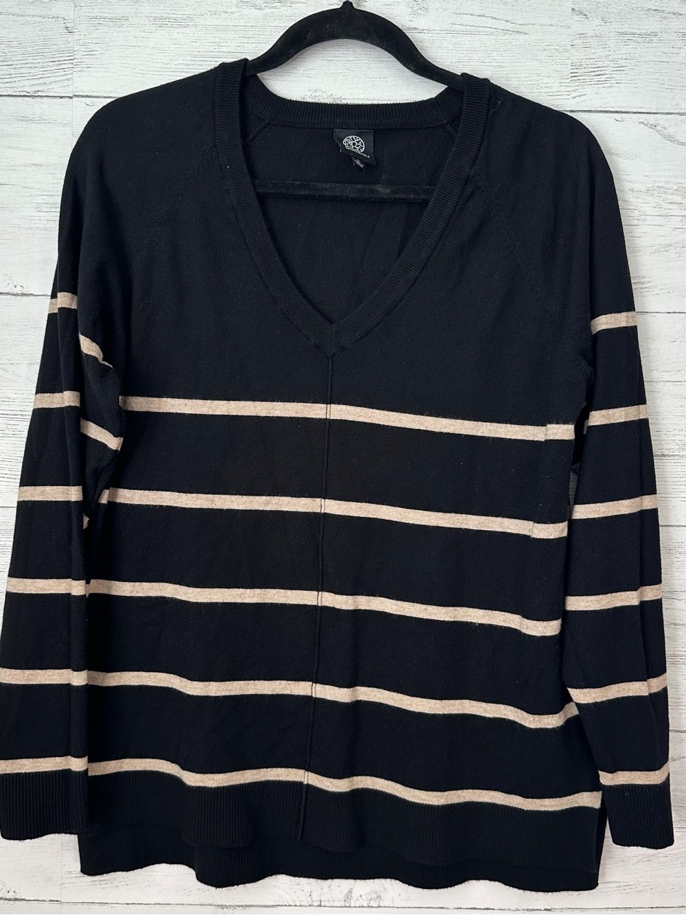bobeau Black Knit V-Neck Sweater Size L
